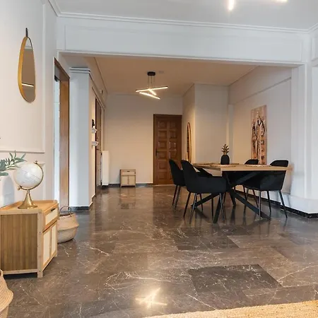 Elegant 3 Bdr Retreat In Kypseli Apartamento *