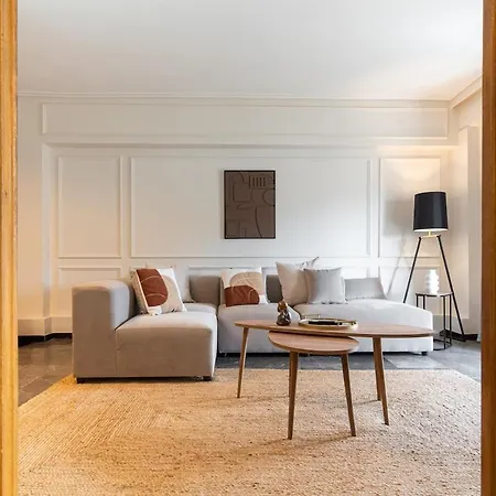 Daire Elegant 3 Bdr Retreat In Kypseli