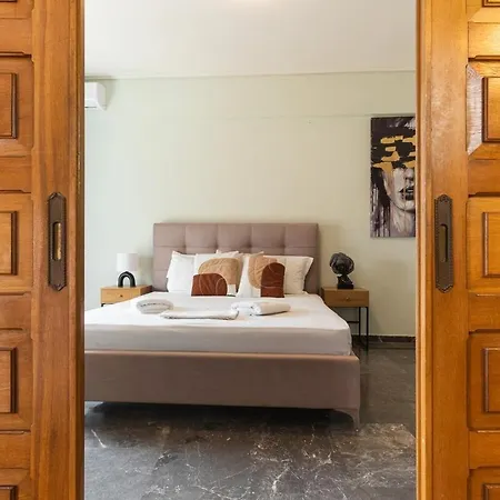 Elegant 3 Bdr Retreat In Kypseli 아파트 *