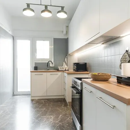 Elegant 3 Bdr Retreat In Kypseli