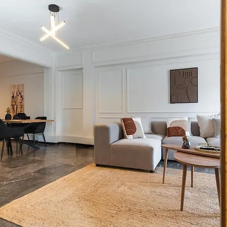 Elegant 3 Bdr Retreat In Kypseli 아파트 Mesokhórion