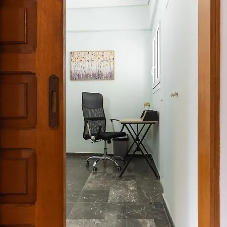 Elegant 3 Bdr Retreat In Kypseli